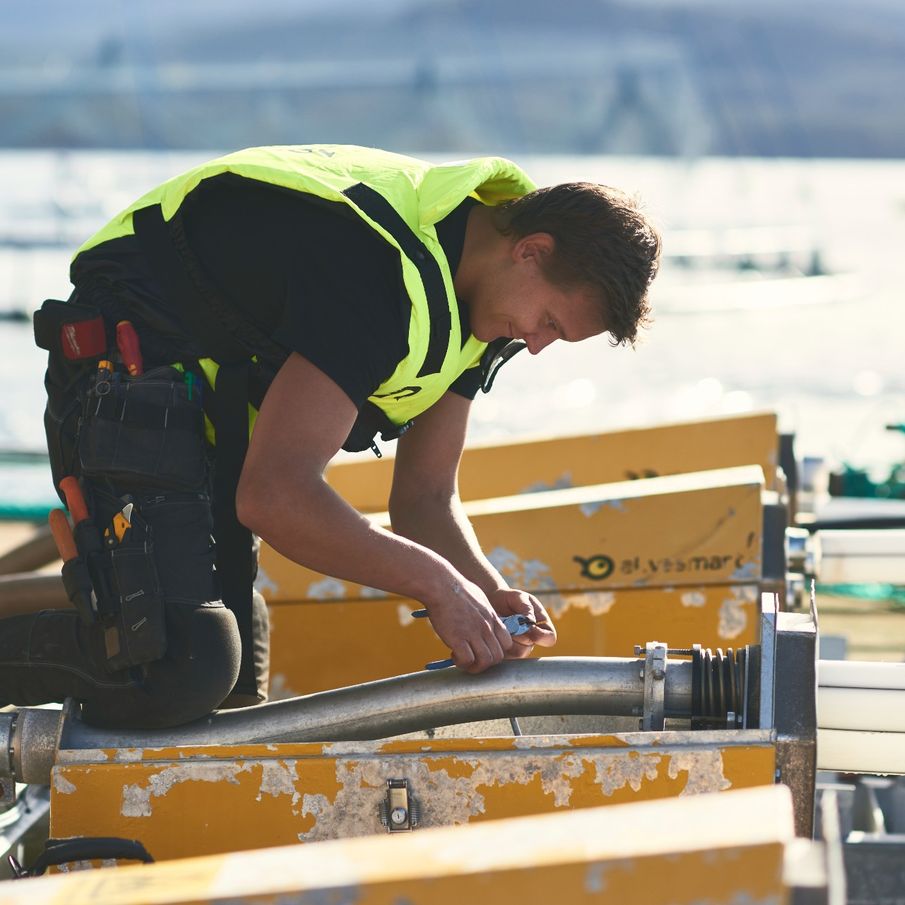 Ansatt Ægir Elektro AS jobber på båt