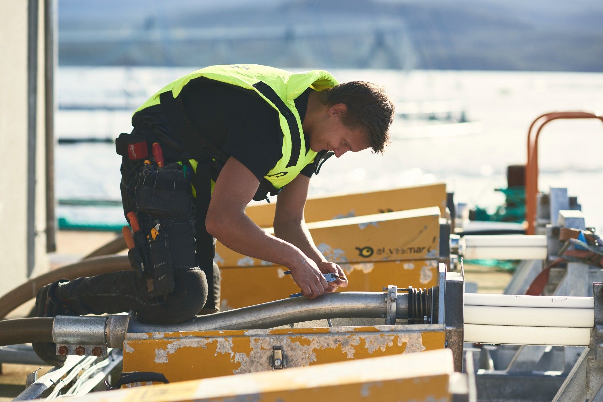 Ansatt Ægir Elektro AS jobber på båt